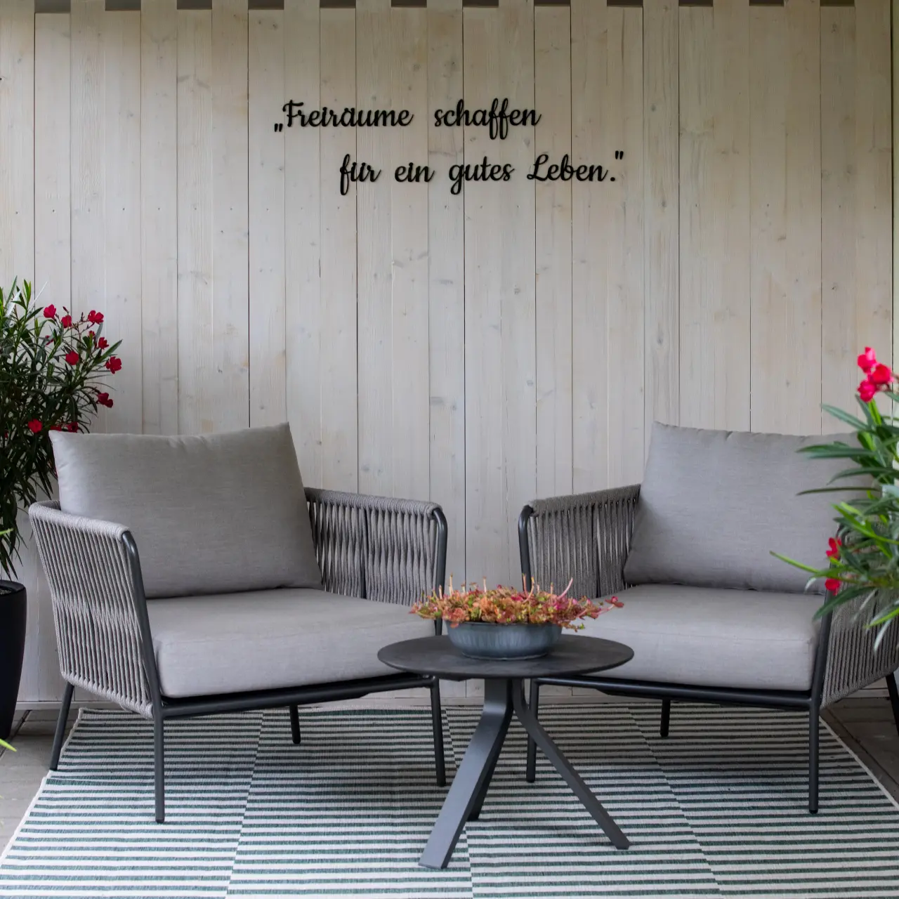 Freiräume schaffen für ein gutes Leben - Schriftzug im Eingangsbereich der Vermögensberatung Hofmann